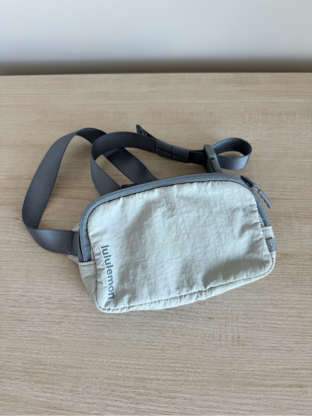 lululemon Mini Belt Bag in Vapor/Rhino Grey